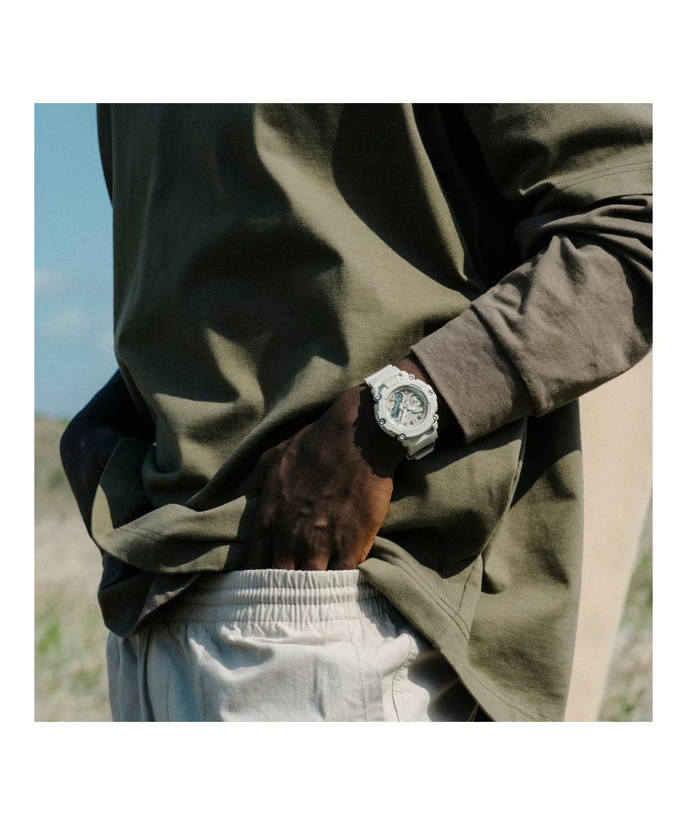 RELOJ CASIO G-SHOCK GA-2200NC-7ADR- BLANCO - Image 2