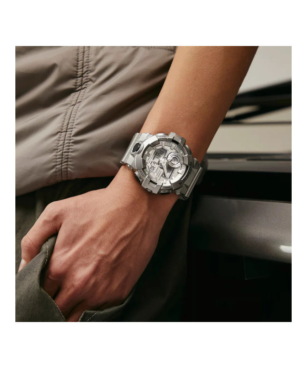 RELOJ CASIO G-SHOCK GA-700FF-8ADR- PLATEADO - Image 2