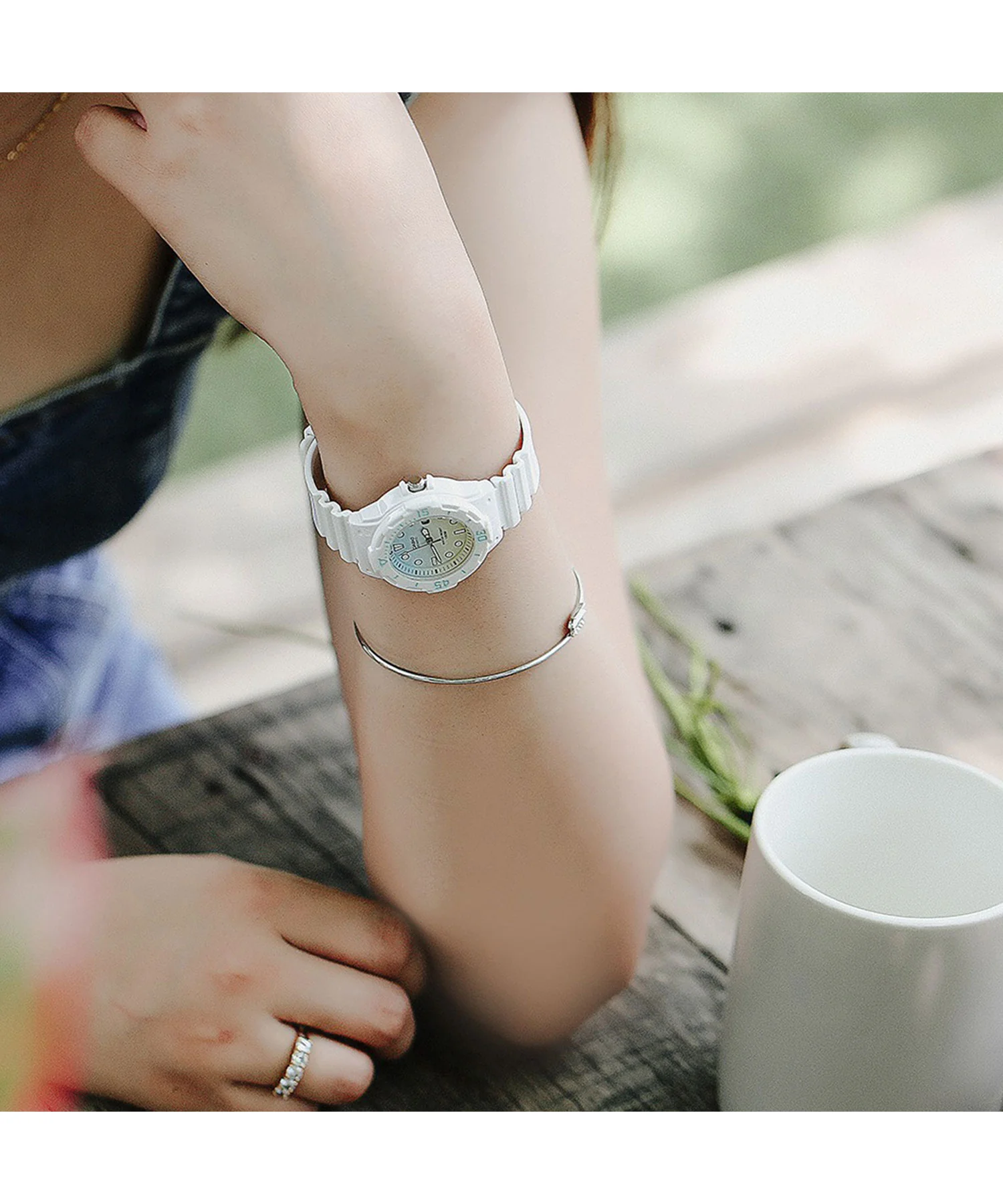 RELOJ PARA MUJER CASIO LRW-200H-2E2VDR -BLANCO - Image 5